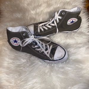 Men’s gray converse !